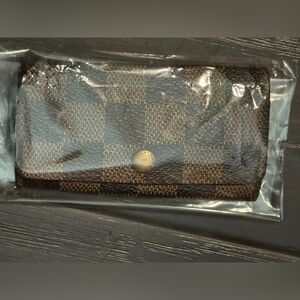 🔑 Louis Vuitton Damier Key Trifold Case